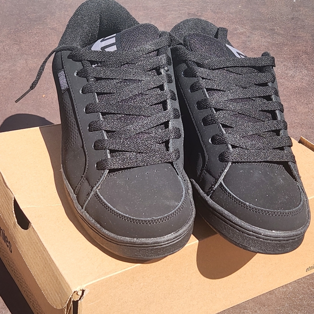 Black Etnies Shoes